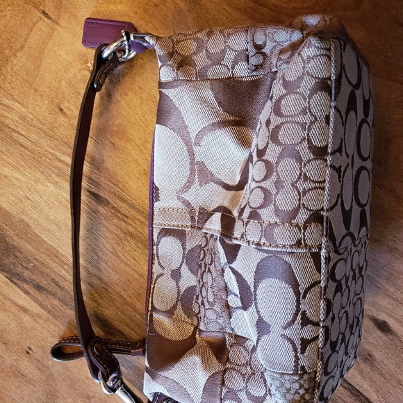 Coach brand small purse great condition zip - Picture 4 of 6